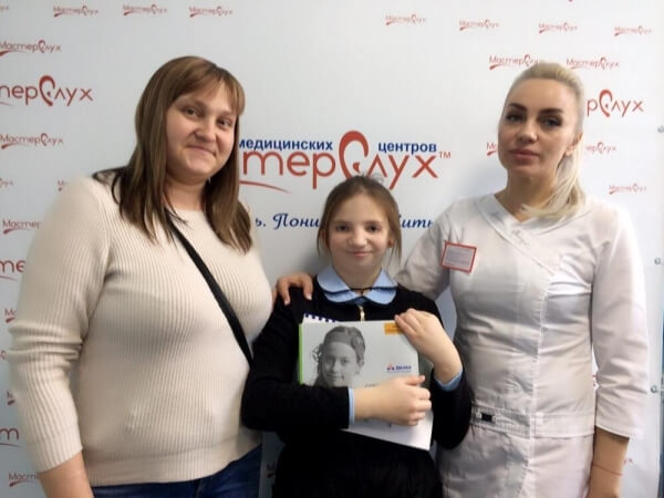 Фонд Дмитрия Маликова «Проникая в сердце» помог собрать средства на систему костного проведения для Насти