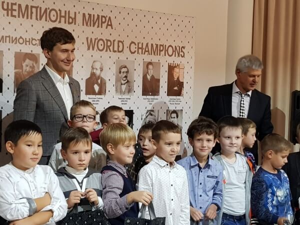 Кирилл Маслов на турнире по шахматам