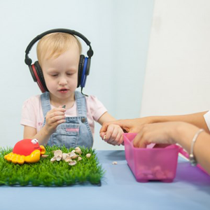 Зачем ребенку с кохлеарным имплантатом нужен слуховой аппарат на второе ухо