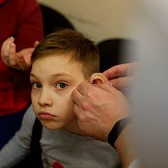Почему детям надо менять слуховые аппараты чаще, чем взрослым
